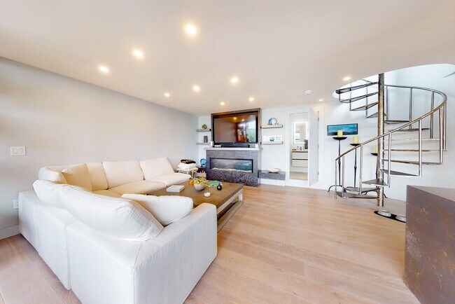 Photo - 270 Beacon St Unidad H5