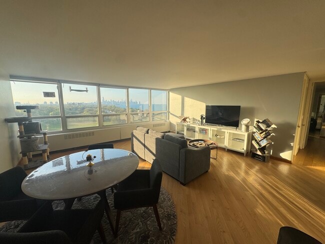 Building Photo - 4800 S Chicago Beach Dr Unit 1102N