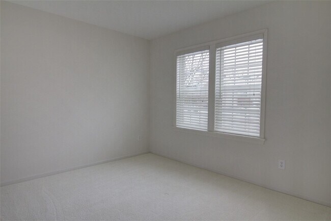 Photo - 245 Roseland Ln