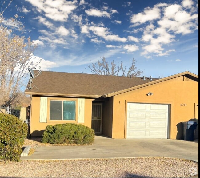 Building Photo - 6131 N Buckboard Dr Unit 1 Rental