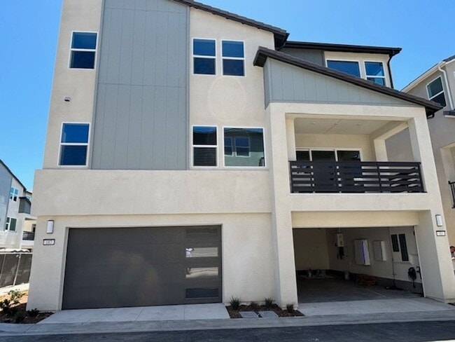 Building Photo - Stunning 4BR and office space for WAH in I... Rental