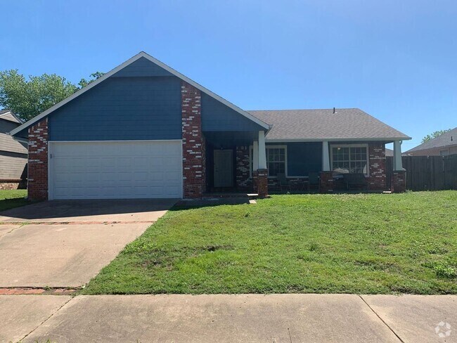 Building Photo - This beautifully updated three-bedroom, tw... Rental