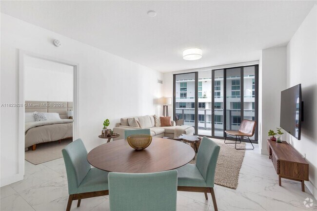 Building Photo - 488 NE 18th St Unit 909 Rental