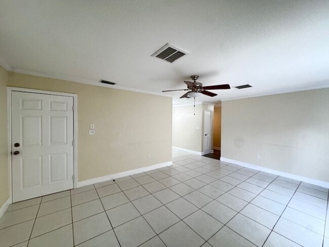 Photo - Charming 3/2 with Modern Updates