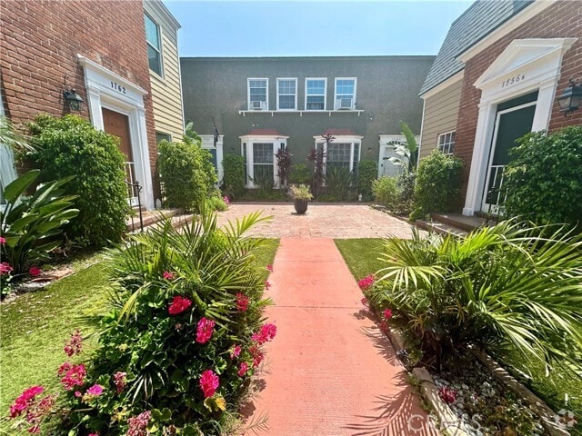 Building Photo - 1760 N Las Palmas Ave Rental