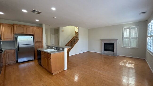 Photo - 1128 Hillery Way