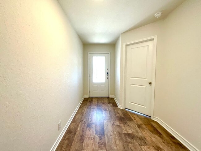 Photo - **APPLICATION RECEIVED** *MOVE IN SPECIAL* Stunning 4/2 Home With Access To Pool, Trails & 24-Hou...