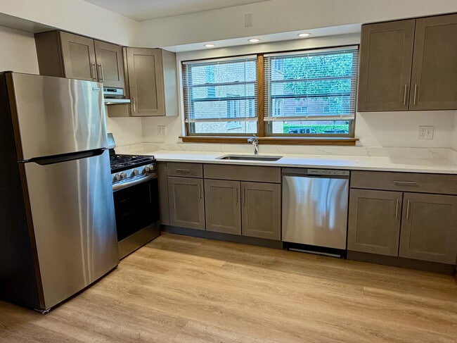Building Photo - 1334 Woodview Ln Unit 1E