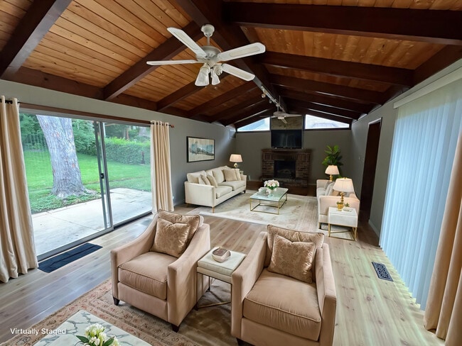 Photo - 5611 S Quincy St