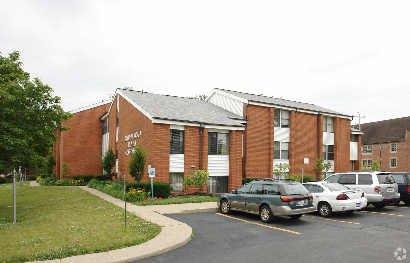 Bryden Road Plaza Apartments - Bryden Road Plaza Apartments
