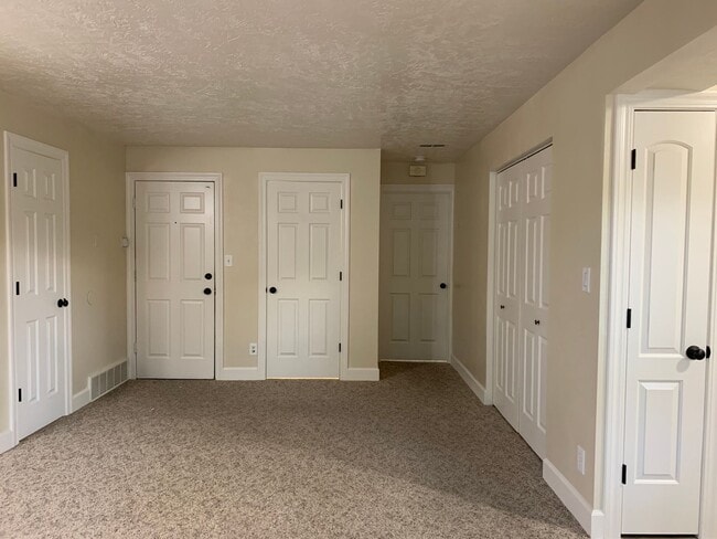 Photo - HAS IT ALL!  One Bedroom Condo; Murray; /Garage & Pool