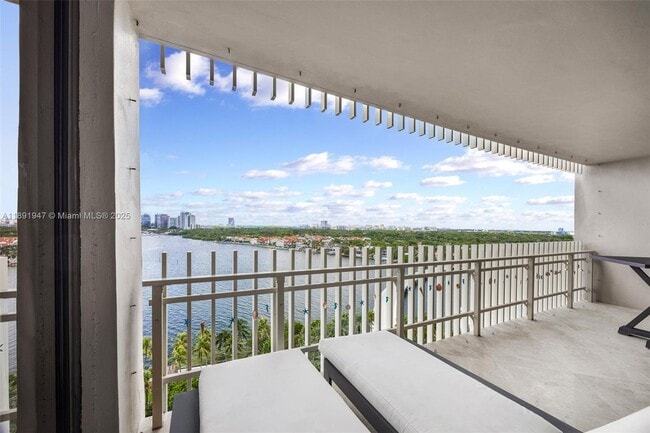 Photo - 1 Grove Isle Dr Unidad A1508