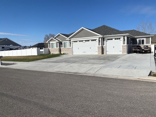 Photo - 98 S 1150 E House