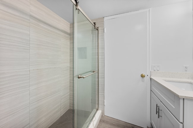 Photo - 2695 Albatross Rd N