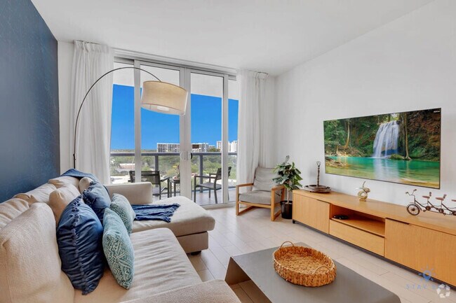 Building Photo - 2602 E Hallandale Beach Blvd Unit ID1227302P Rental