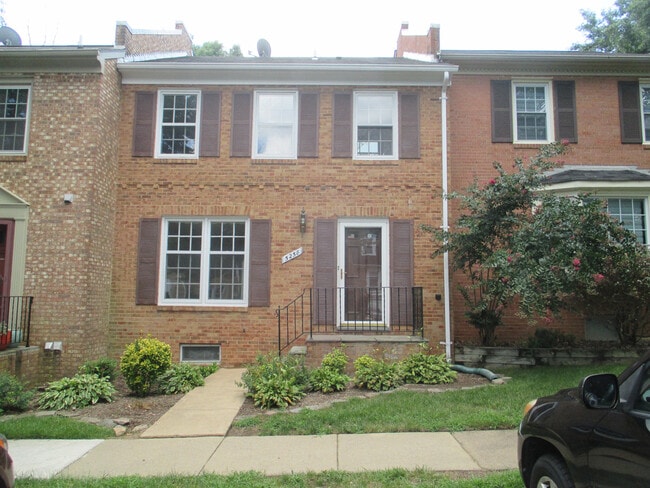 Building Photo - SPACIOUS BRICK TOWN-HOME