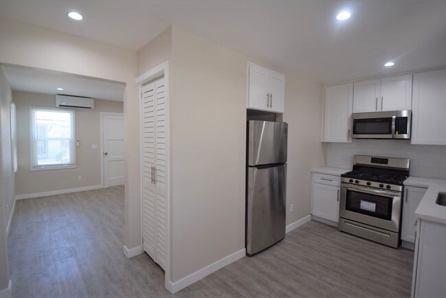 Photo - 14229 Victory Blvd Unit 14231
