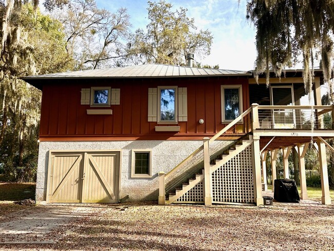 Building Photo - Coastal Retreat-Large 3/2-Must See