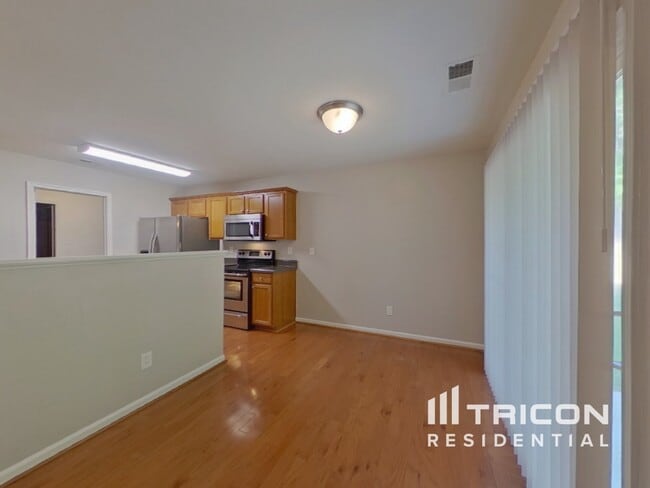 Photo - 7029 Sunman Rd