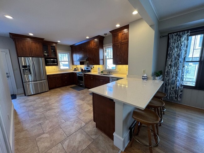 Fully Furnished 4-Bedroom Home Near Clinic... - Fully Furnished 4-Bedroom Home Near Clinic...