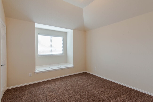 Photo - 1512 Cockatiel Dr