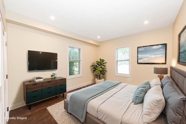 Photo - 120 Jerome St