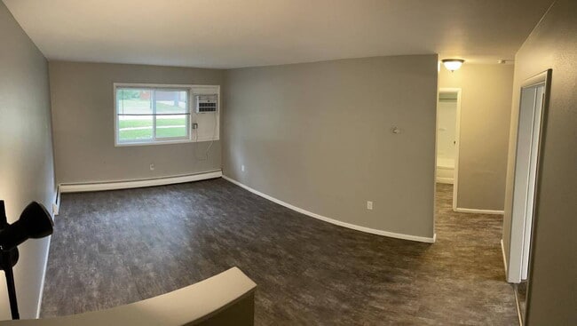 This adorable & newly remodeled 2 bed/1 ba... - This adorable & newly remodeled 2 bed/1 ba... Apartment Unit 2