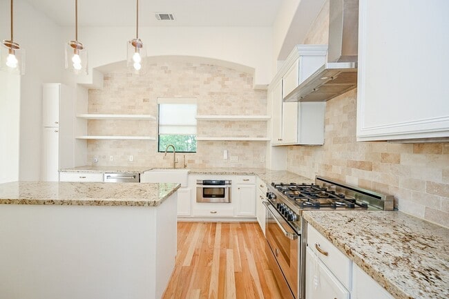 Photo - 1825 W 24th St