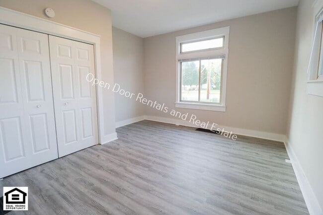 Photo - 428 Lincoln Hwy E