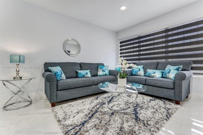 Photo - 980 W 45th Pl