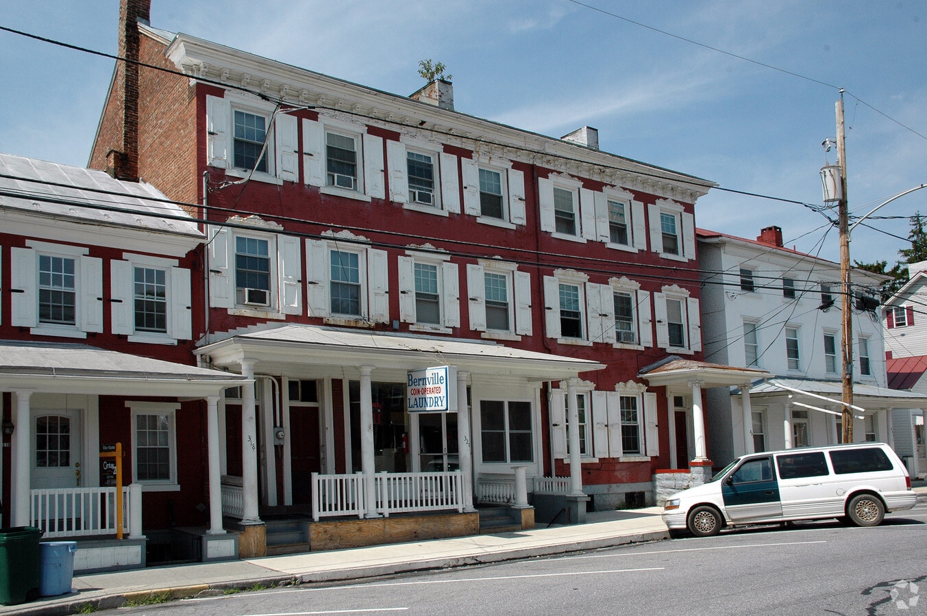 Photo - 318 N Main St Apartments