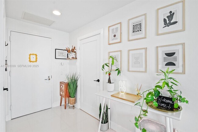 Photo - 60 SW 13th St Unidad 3603