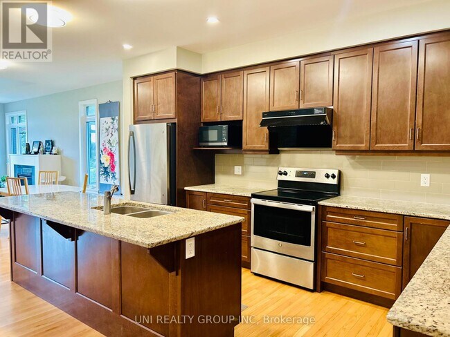 Photo - 70 Stanhope Ct