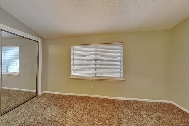 Photo - 542 Enchanted Hollow Dr