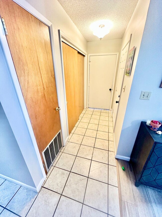 Photo - Nice 2 bedroom / 2 bathroom / 2 car garage single story town home for rent in Shalimar!