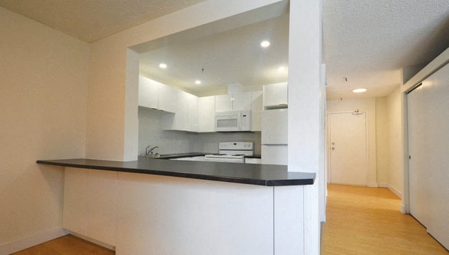 Building Photo - Quinpool Court