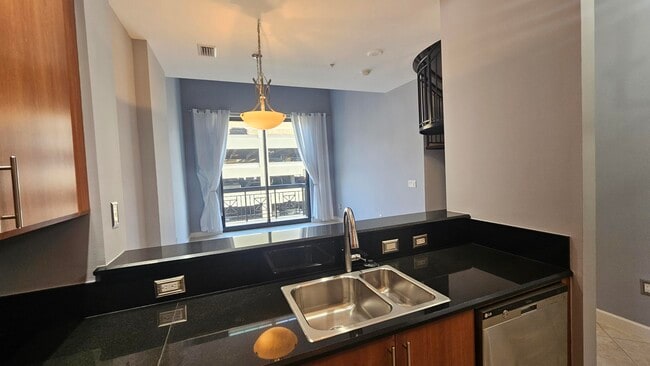 Building Photo - 801 S Olive Ave Unit 418 Rental