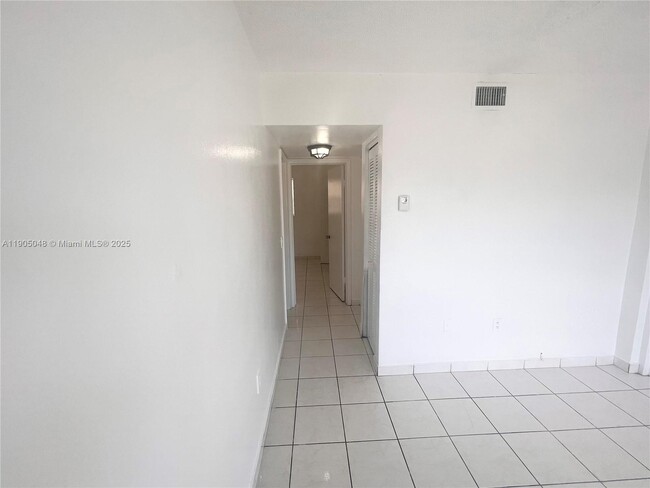 Photo - 1126 SW 3rd St Unidad 4