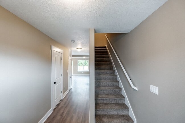 Photo - 270-272 Gwinn Street E