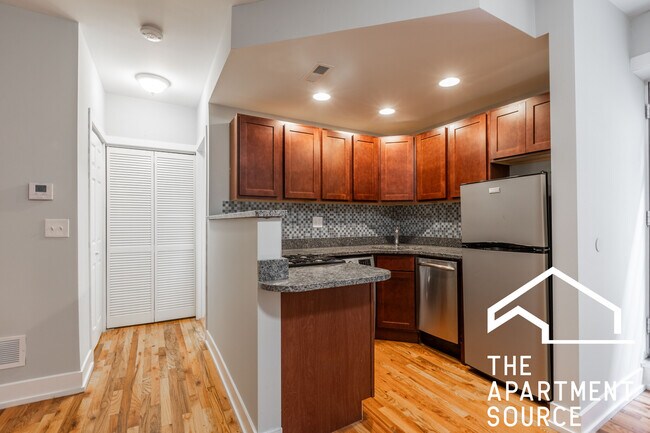 Photo - 556 W Arlington Pl