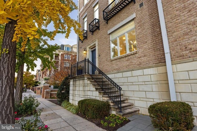 Photo - 900 Valencia Ct