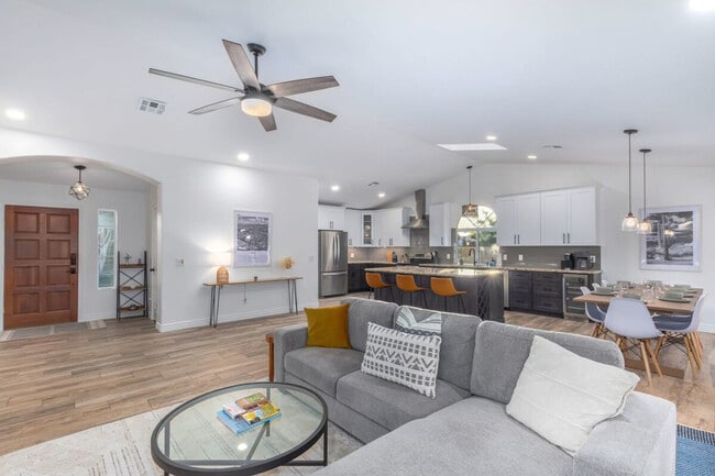 2542 E Lynwood St Unit SI ID1558645P
