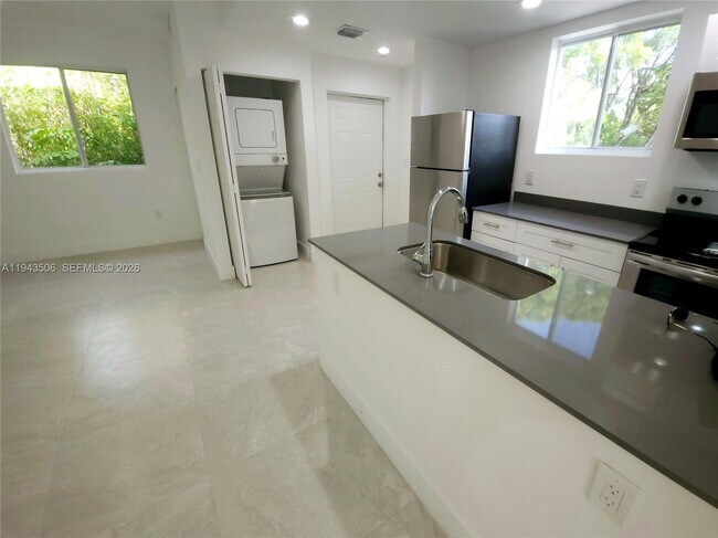 Photo - 580 NW 34th St Unit 3