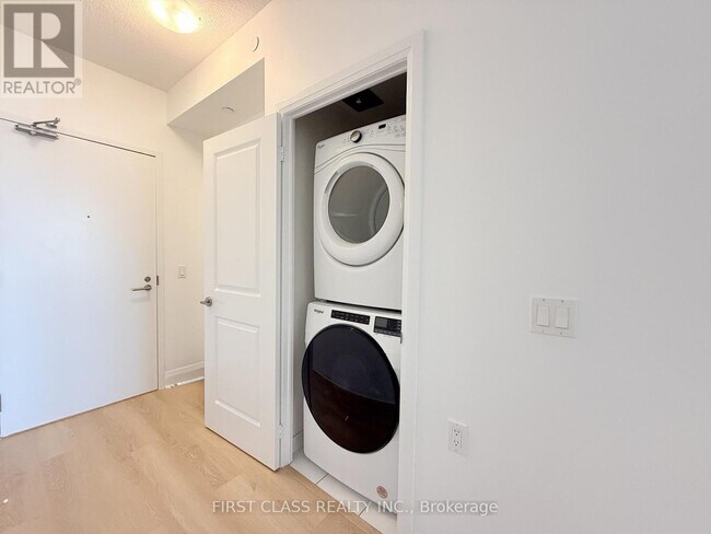 Photo - 15 Zorra St Unit 606