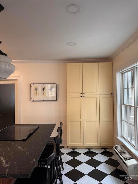 Photo - 515 W Hays St