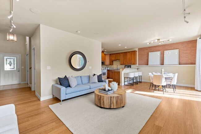 Photo - Beautiful 3BR Townhome with Private Patio & Oversized Garage in Shoreline