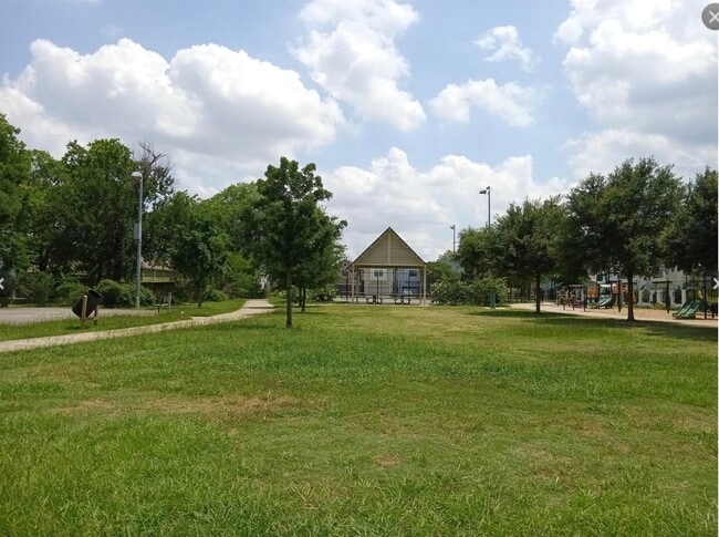 Photo - 925 W 23rd St