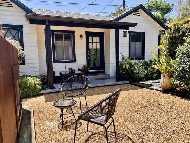 Building Photo - 3120 1/2 Madera Ave