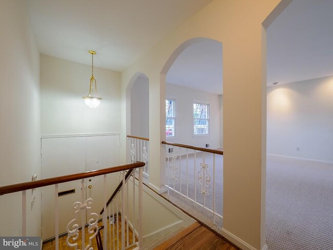 Building Photo - 2702 Navarre Dr