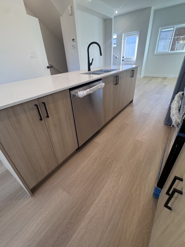 Photo - 18120-18128 28 Ave SW